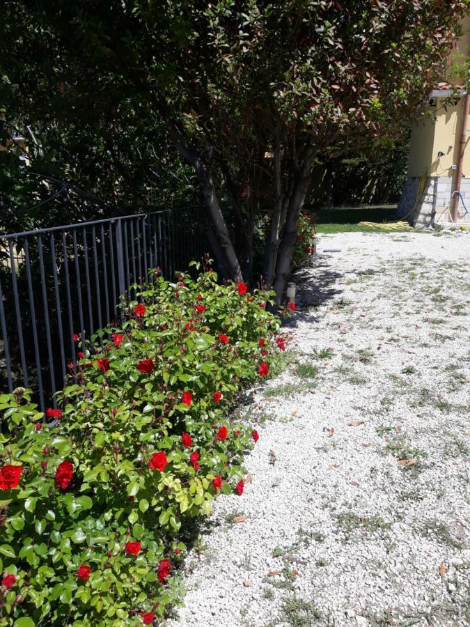 Villa Immersa Nel Verde LʼAquila Exterior foto